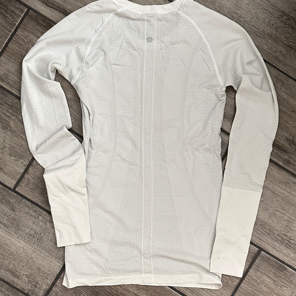 lululemon athletica Long Sleeve Seamless Top in White - Picture 8 of 9